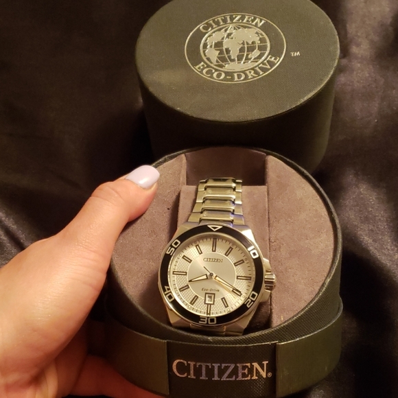 Watch - Picture 1 of 2